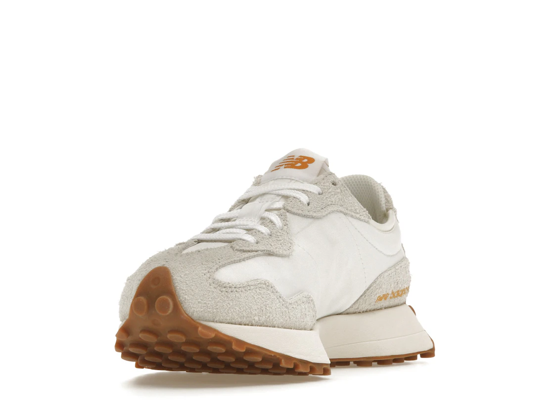 Vue 13 de New Balance 327 Sea Salt Golden Hour Gum 