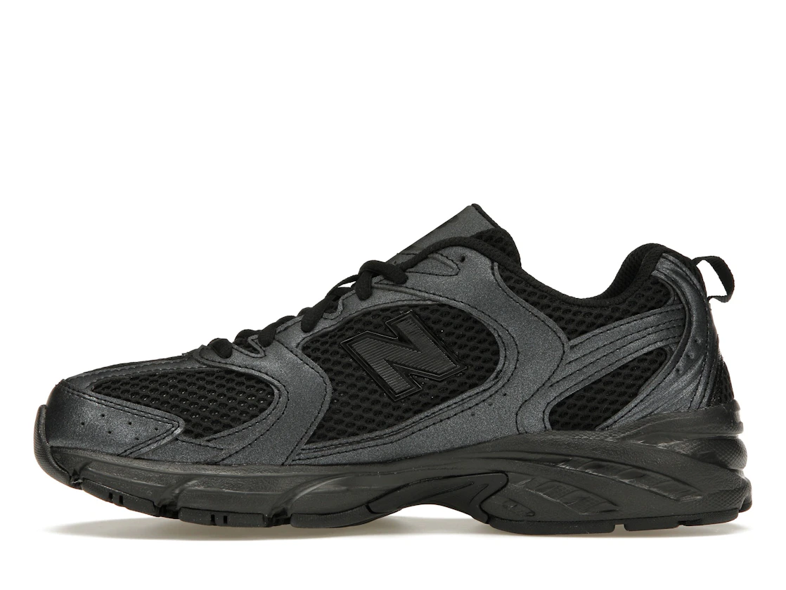 Vue 19 de New Balance 530 Black Dark Grey