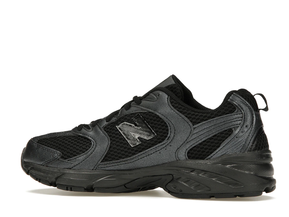 Vue 21 de New Balance 530 Black Dark Grey