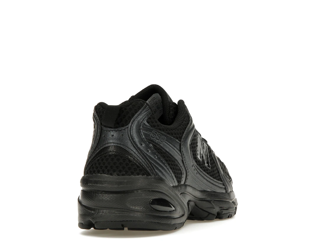 Vue 30 de New Balance 530 Black Dark Grey