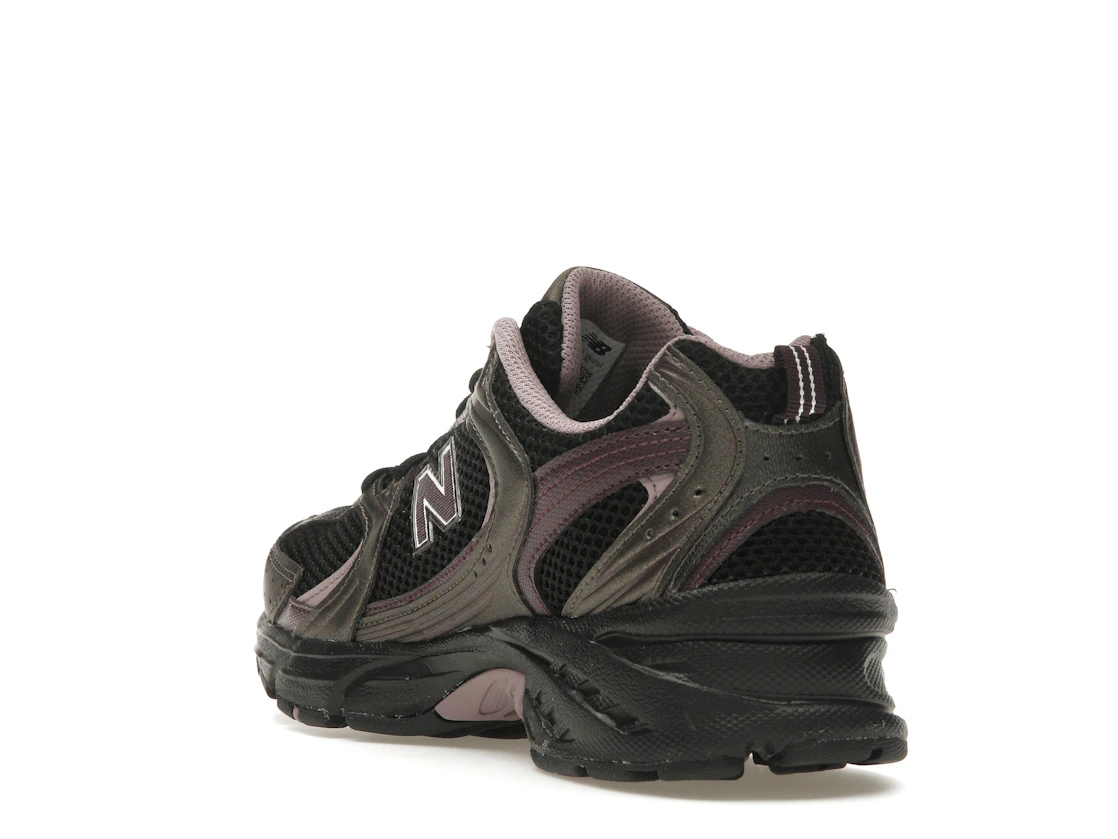 Vue 25 de New Balance 530 Black Metallic Plum Brown