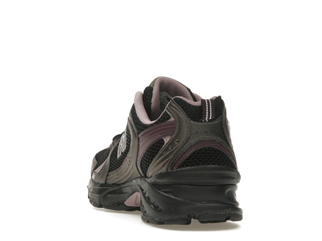Vue 26 de New Balance 530 Black Metallic Plum Brown
