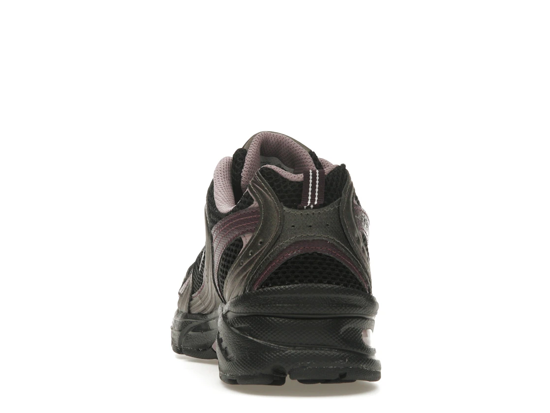 Vue 27 de New Balance 530 Black Metallic Plum Brown