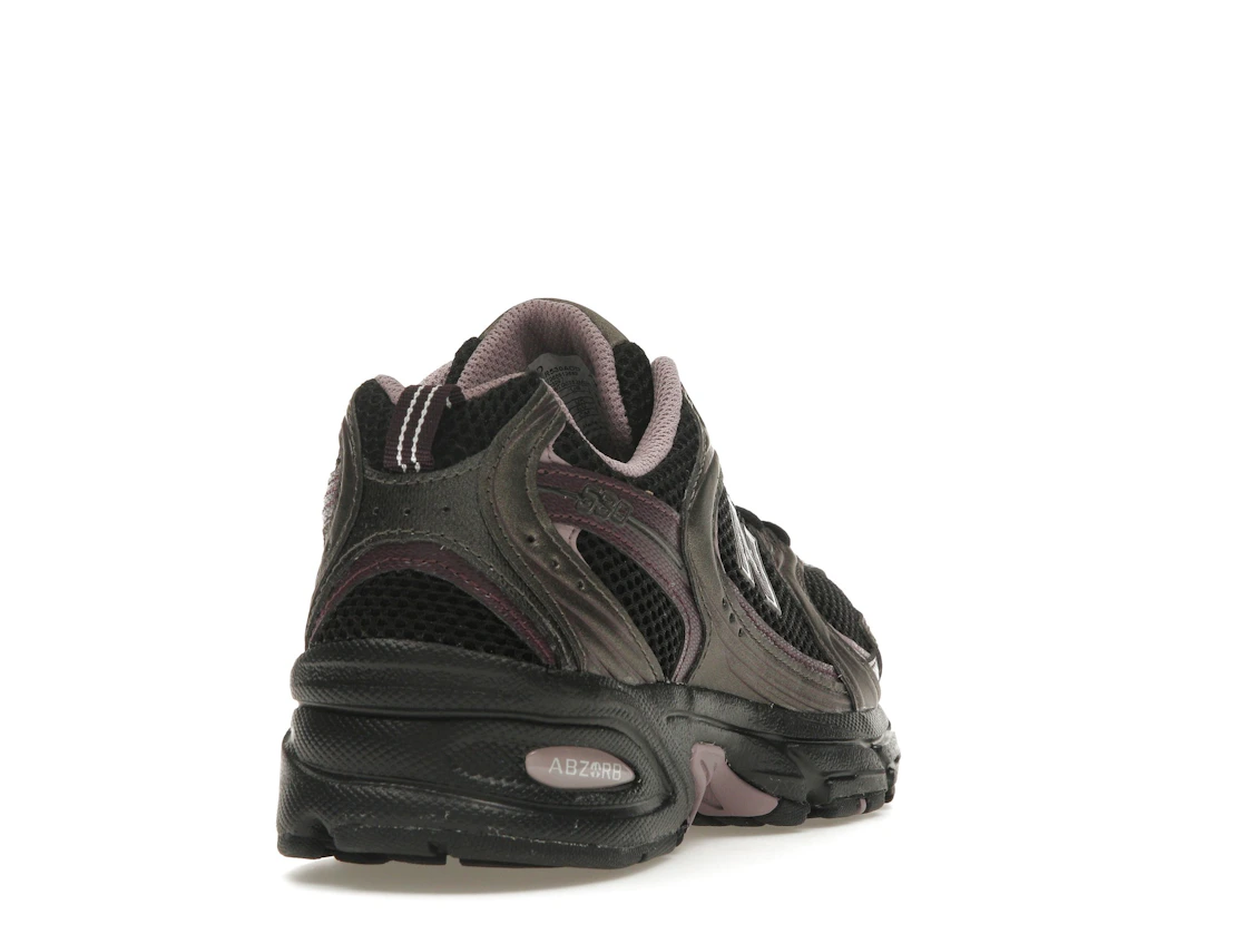 Vue 30 de New Balance 530 Black Metallic Plum Brown
