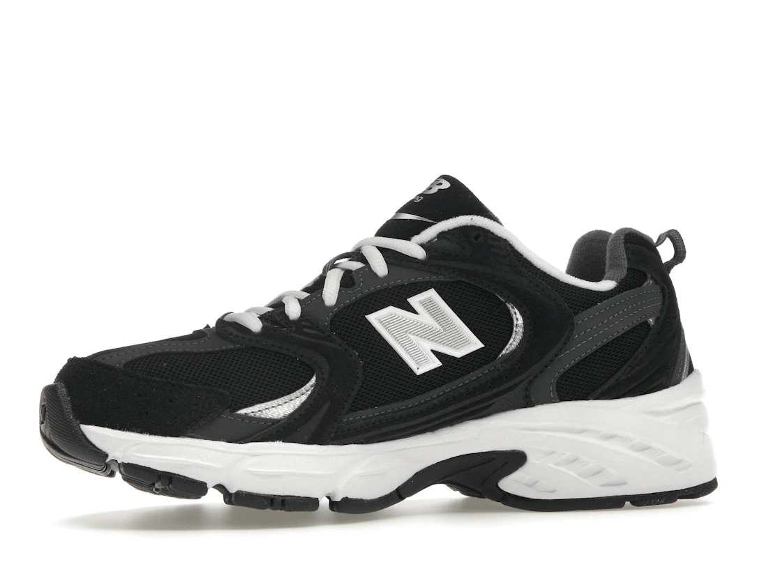 Vue 17 de New Balance 530 Classic Black Grey