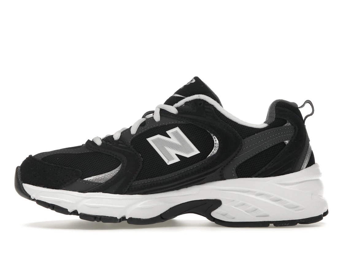 Vue 19 de New Balance 530 Classic Black Grey