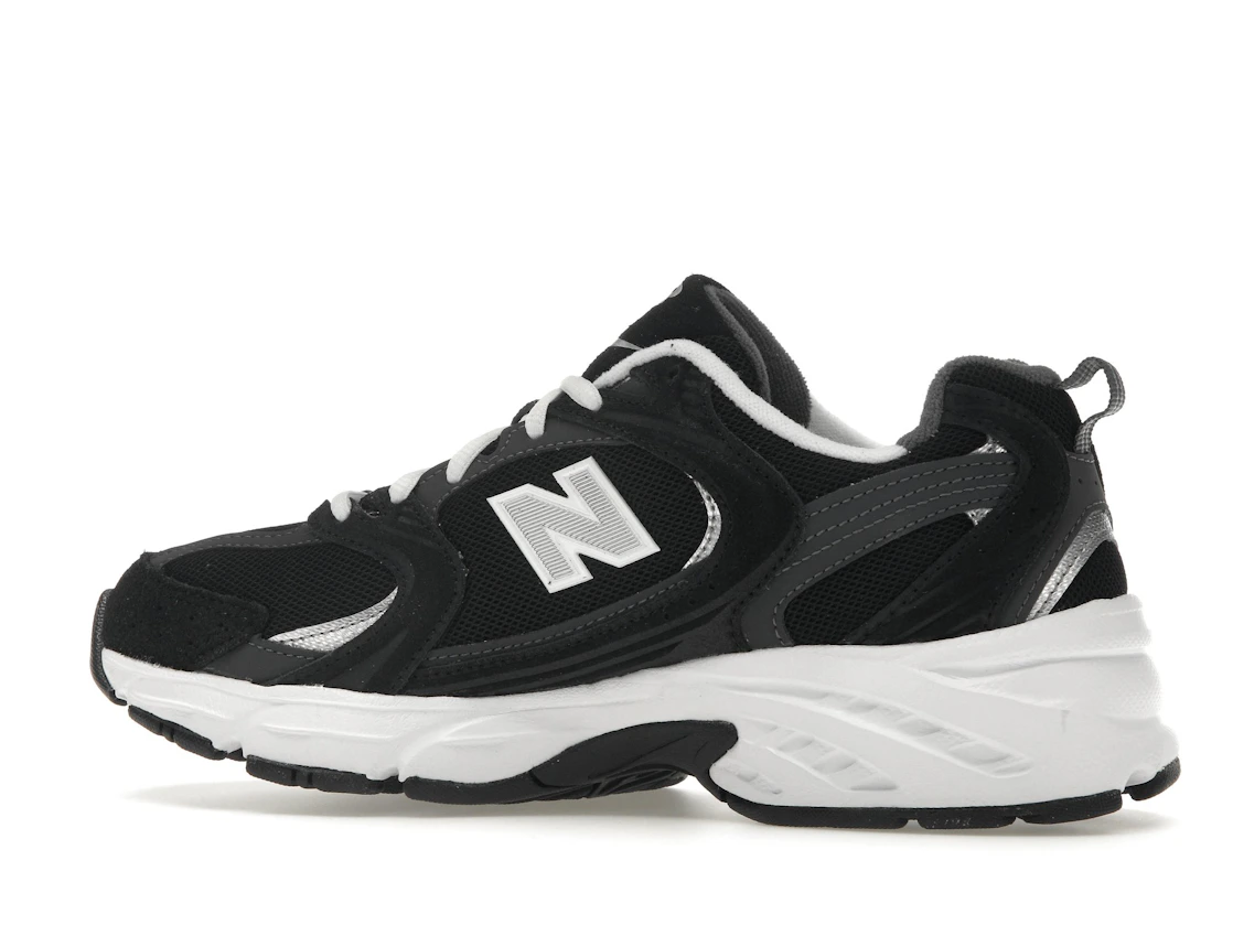 Vue 21 de New Balance 530 Classic Black Grey