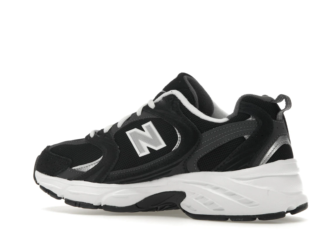 Vue 22 de New Balance 530 Classic Black Grey