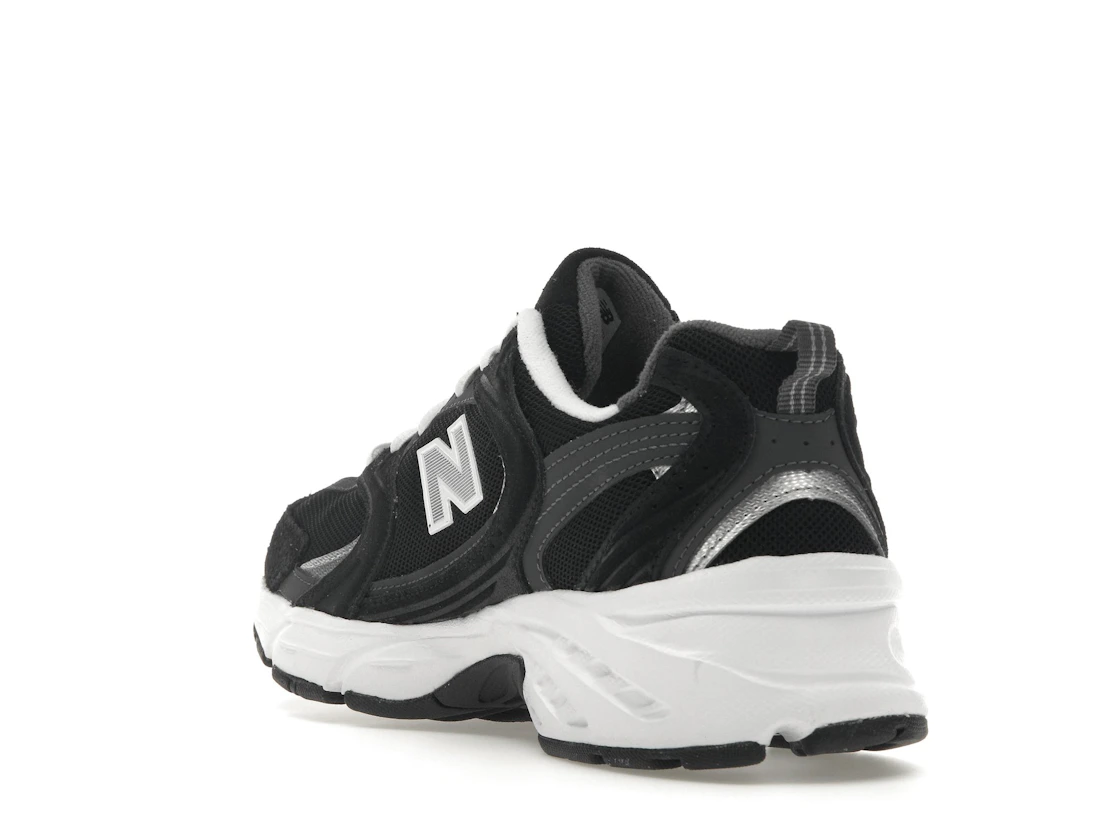 Vue 25 de New Balance 530 Classic Black Grey