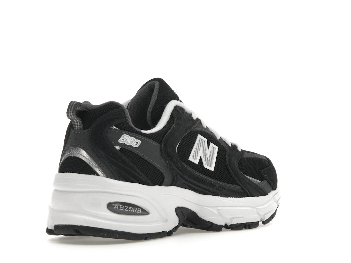 Vue 32 de New Balance 530 Classic Black Grey