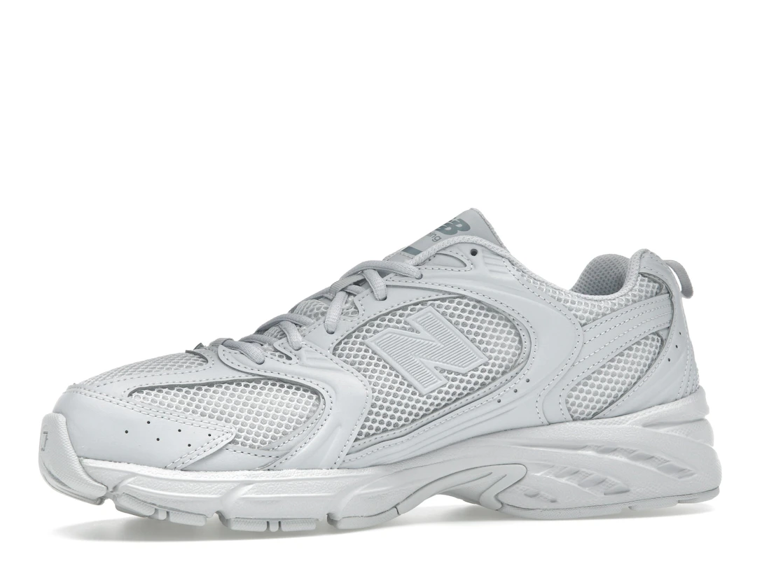 Vue 17 de New Balance 530 Pearl Grey