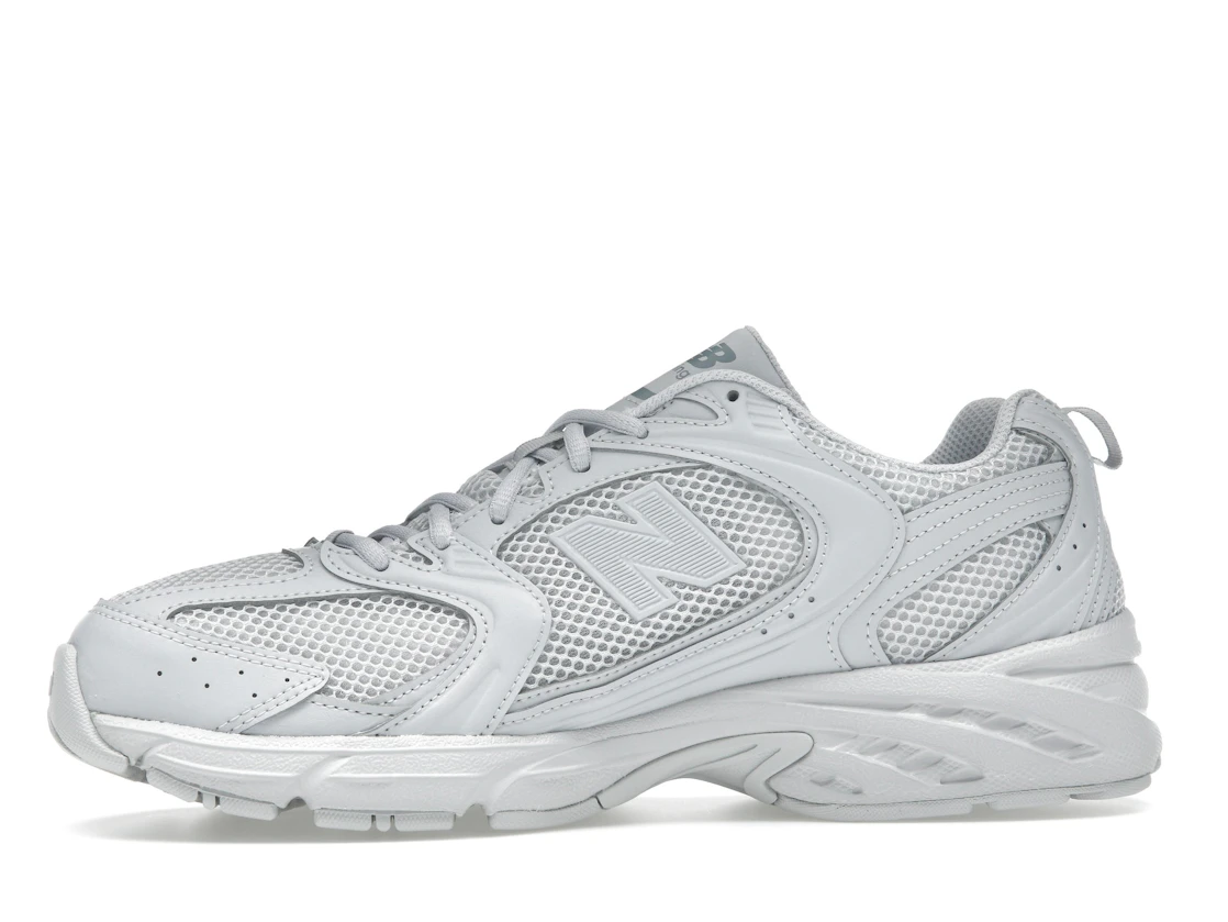 Vue 18 de New Balance 530 Pearl Grey