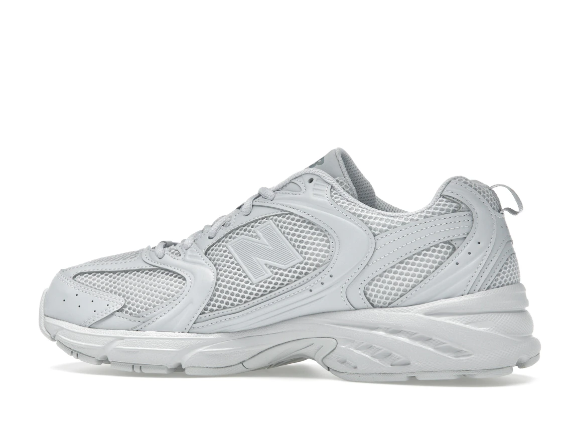 Vue 21 de New Balance 530 Pearl Grey