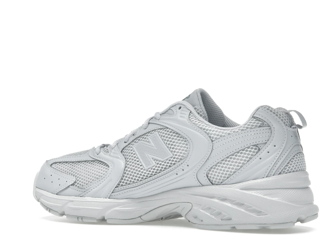 Vue 22 de New Balance 530 Pearl Grey