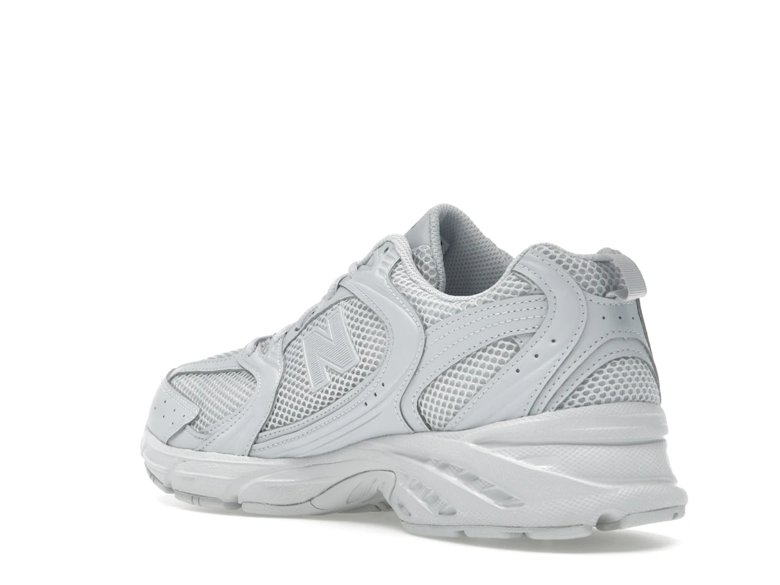 Vue 24 de New Balance 530 Pearl Grey
