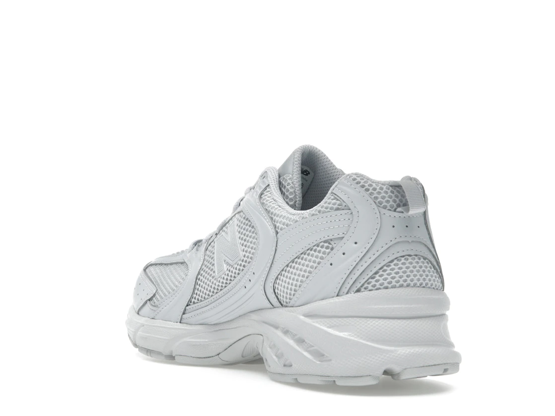 Vue 25 de New Balance 530 Pearl Grey