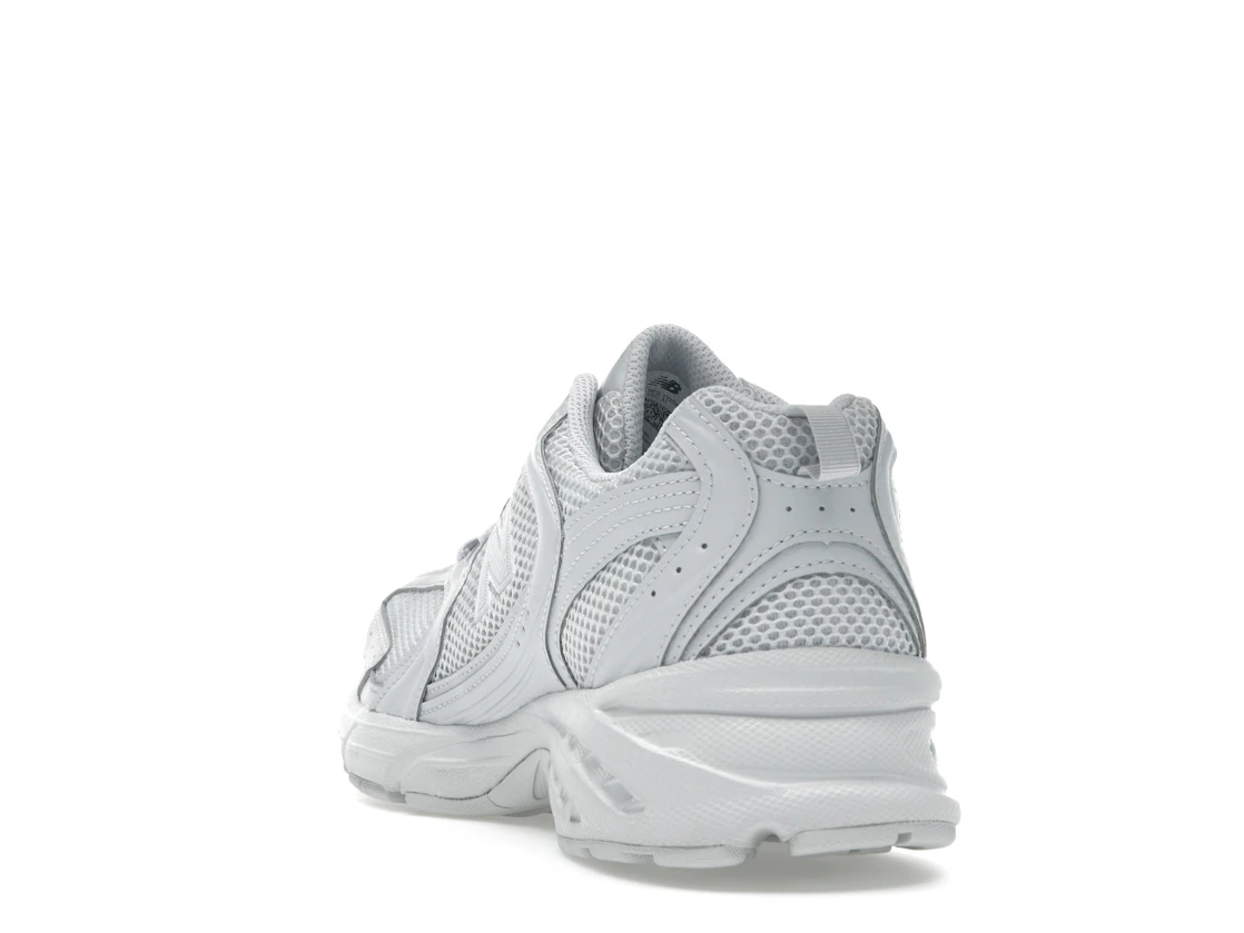 Vue 26 de New Balance 530 Pearl Grey