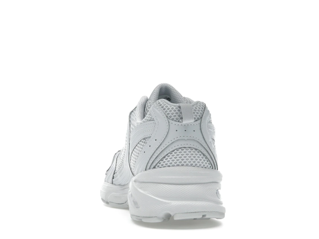 Vue 27 de New Balance 530 Pearl Grey