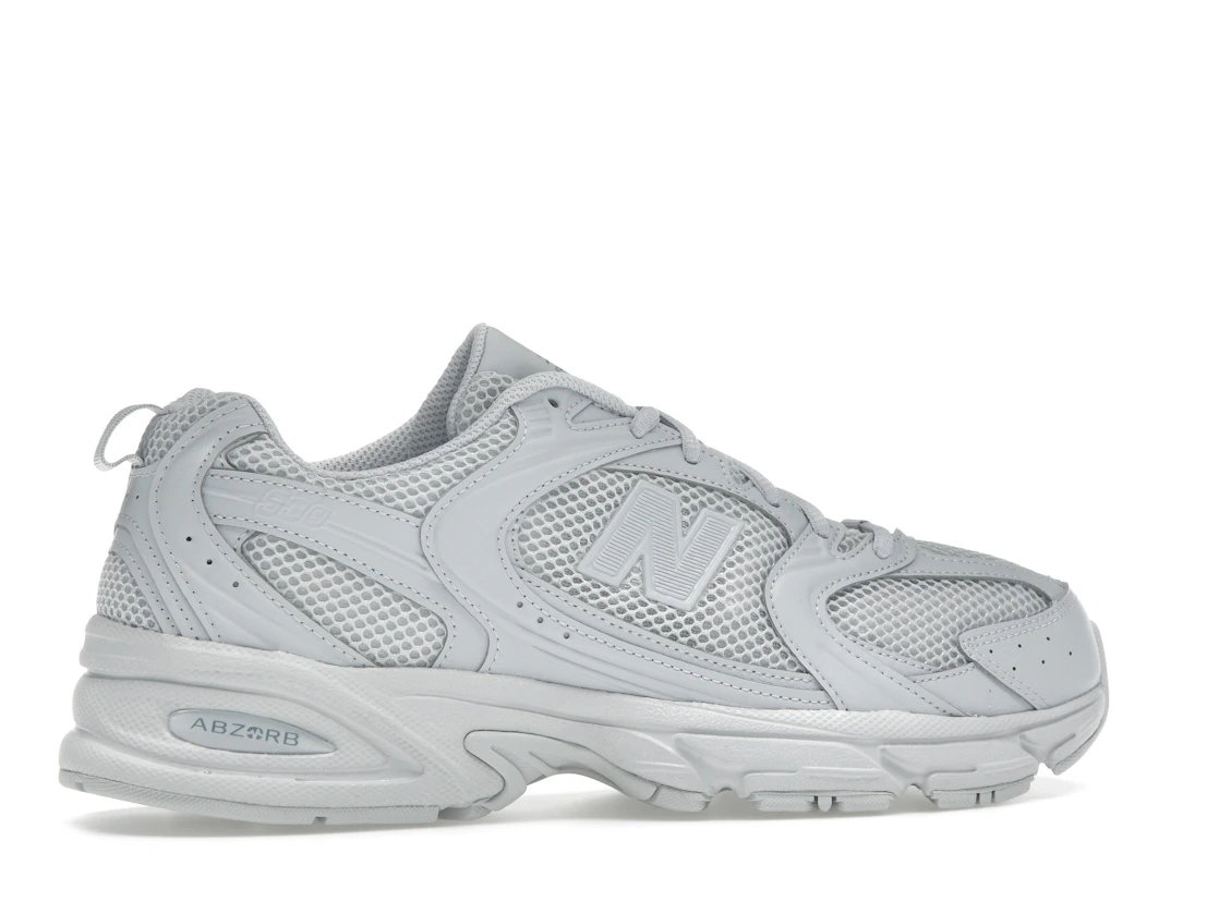 Vue 35 de New Balance 530 Pearl Grey