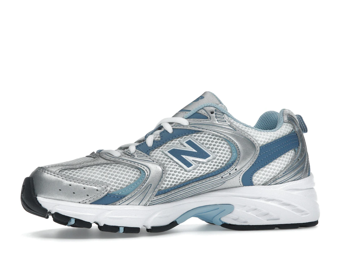 Vue 17 de New Balance 530 Silver Metallic Heron Blue