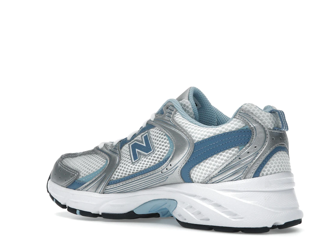 Vue 23 de New Balance 530 Silver Metallic Heron Blue