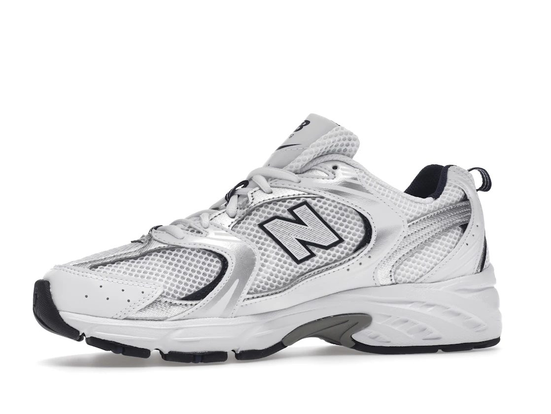 Vue 17 de New Balance 530 White Silver Navy