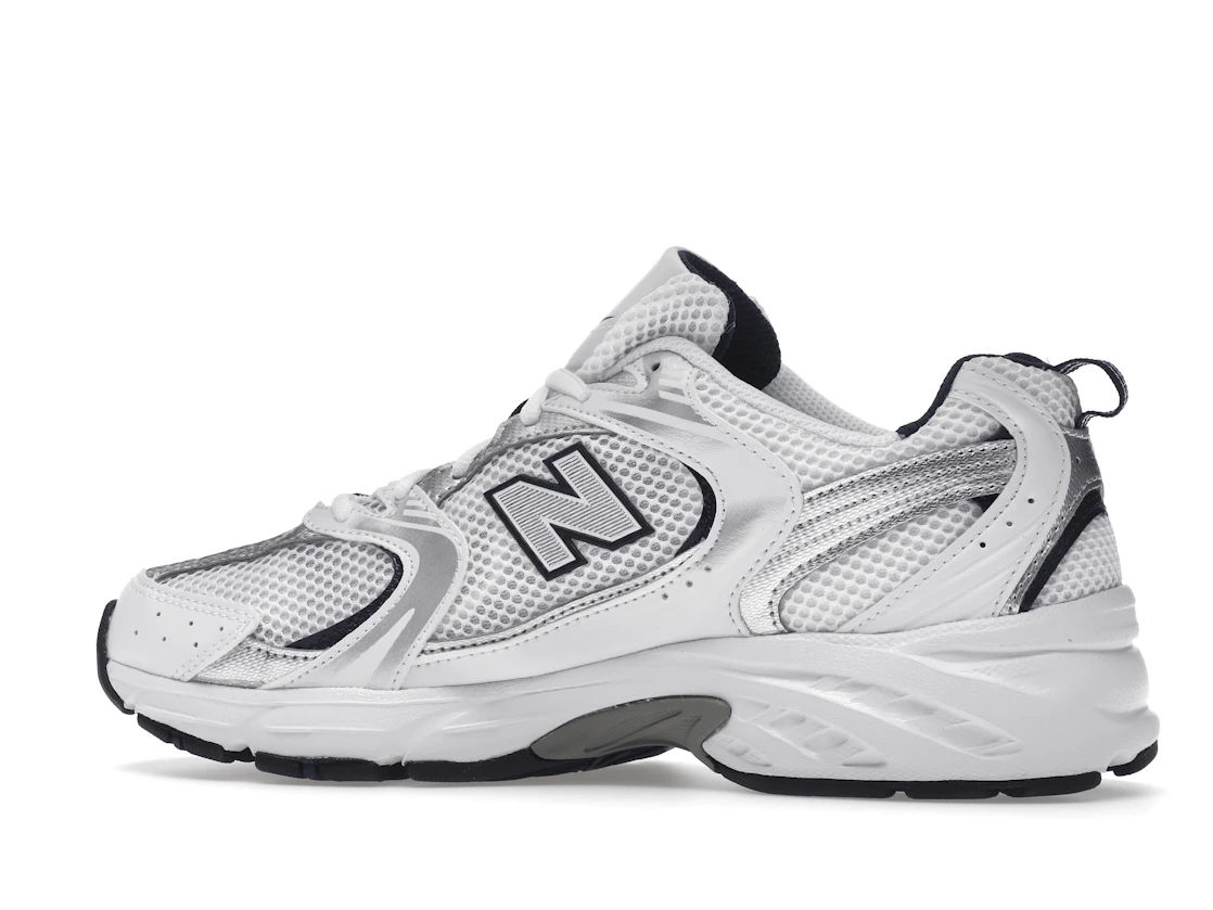 Vue 21 de New Balance 530 White Silver Navy