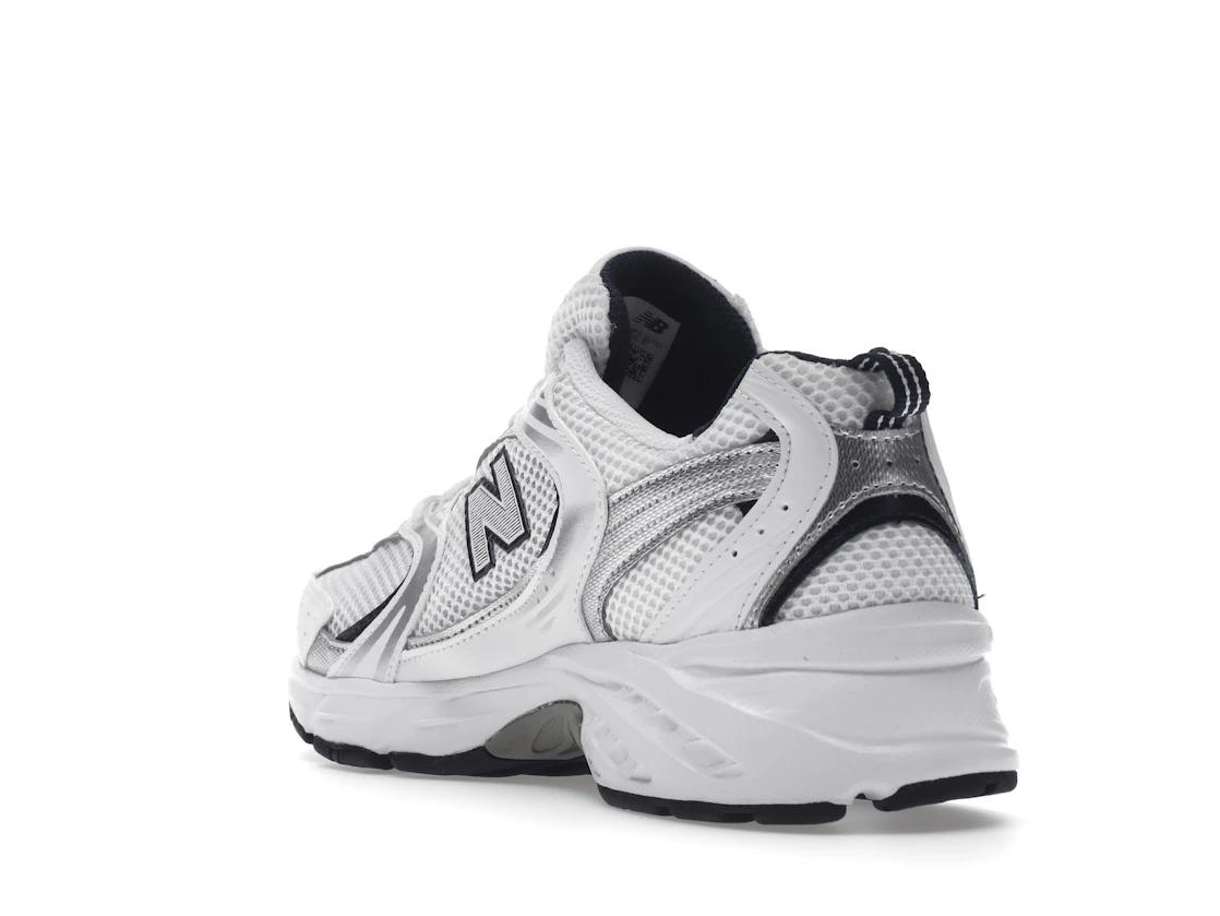 Vue 25 de New Balance 530 White Silver Navy