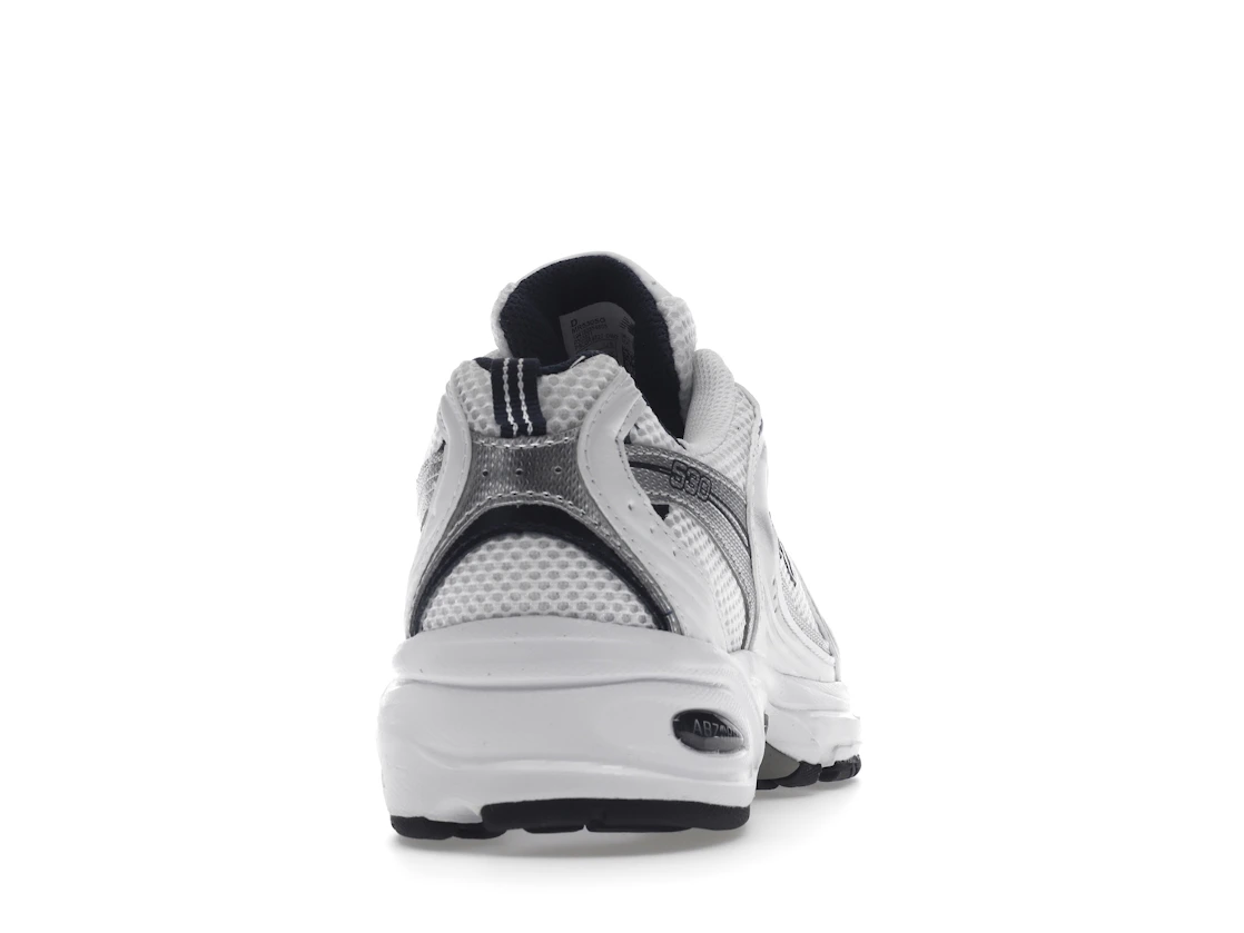 Vue 29 de New Balance 530 White Silver Navy
