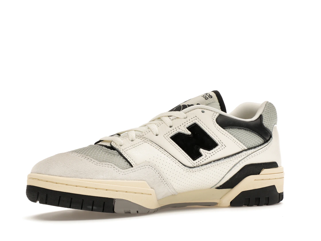 Vue 16 de New Balance 550 Sea Salt Pack Black