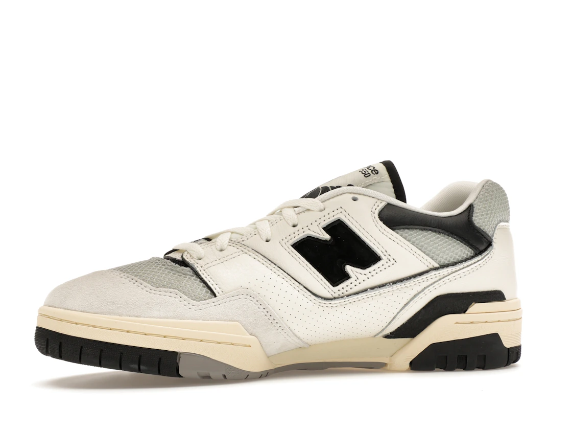 Vue 17 de New Balance 550 Sea Salt Pack Black