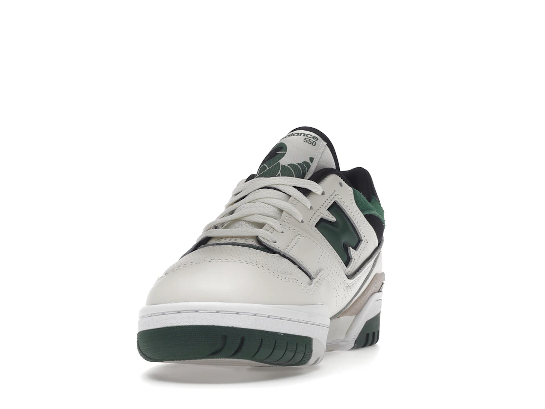 Vue 12 de New Balance 550 Sea Salt Pine Green
