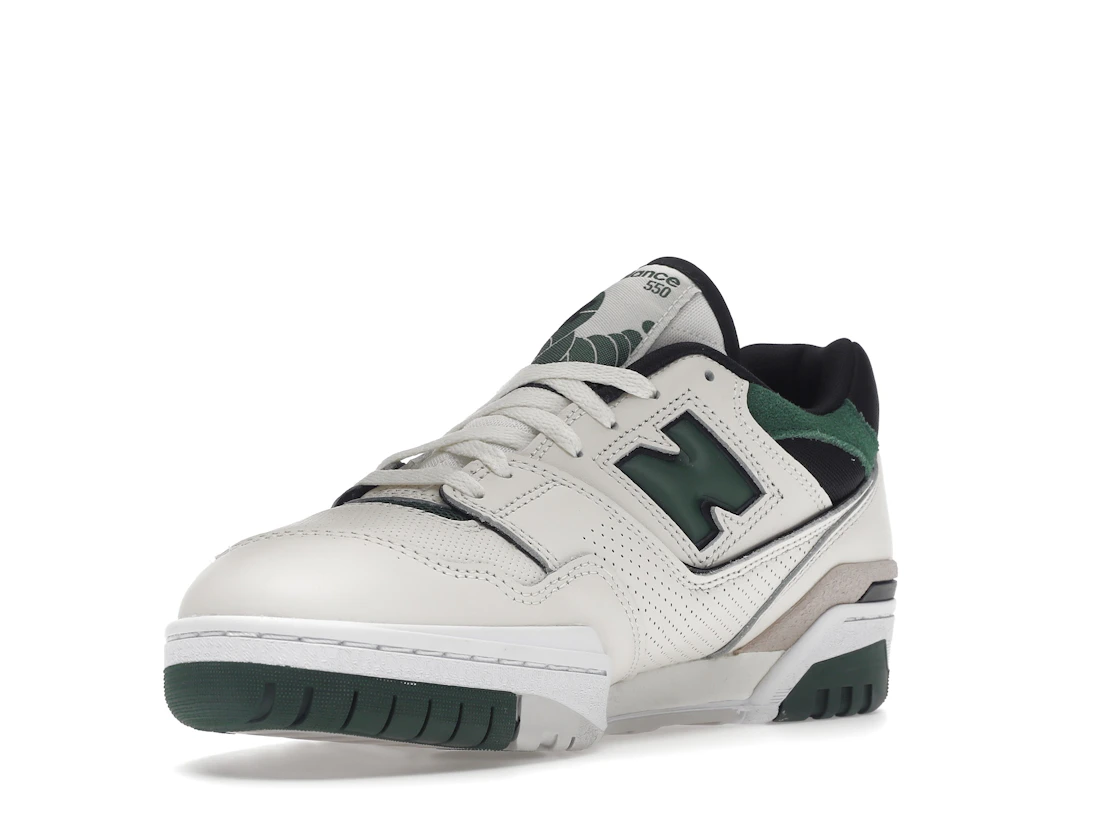 Vue 14 de New Balance 550 Sea Salt Pine Green