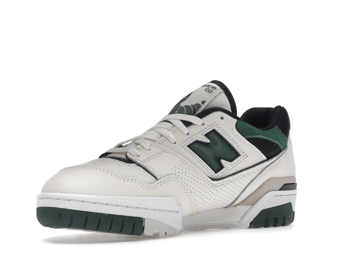 Vue 15 de New Balance 550 Sea Salt Pine Green