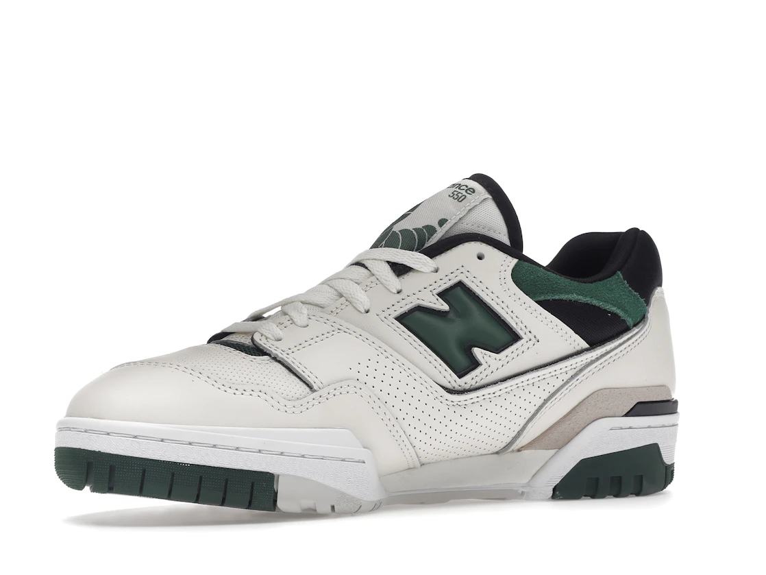 Vue 16 de New Balance 550 Sea Salt Pine Green