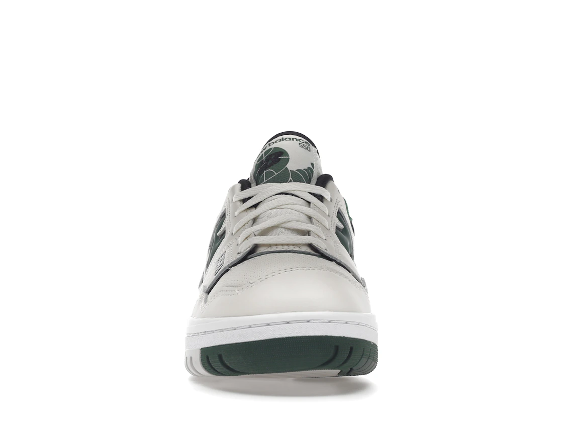 Vue 10 de New Balance 550 Sea Salt Pine Green