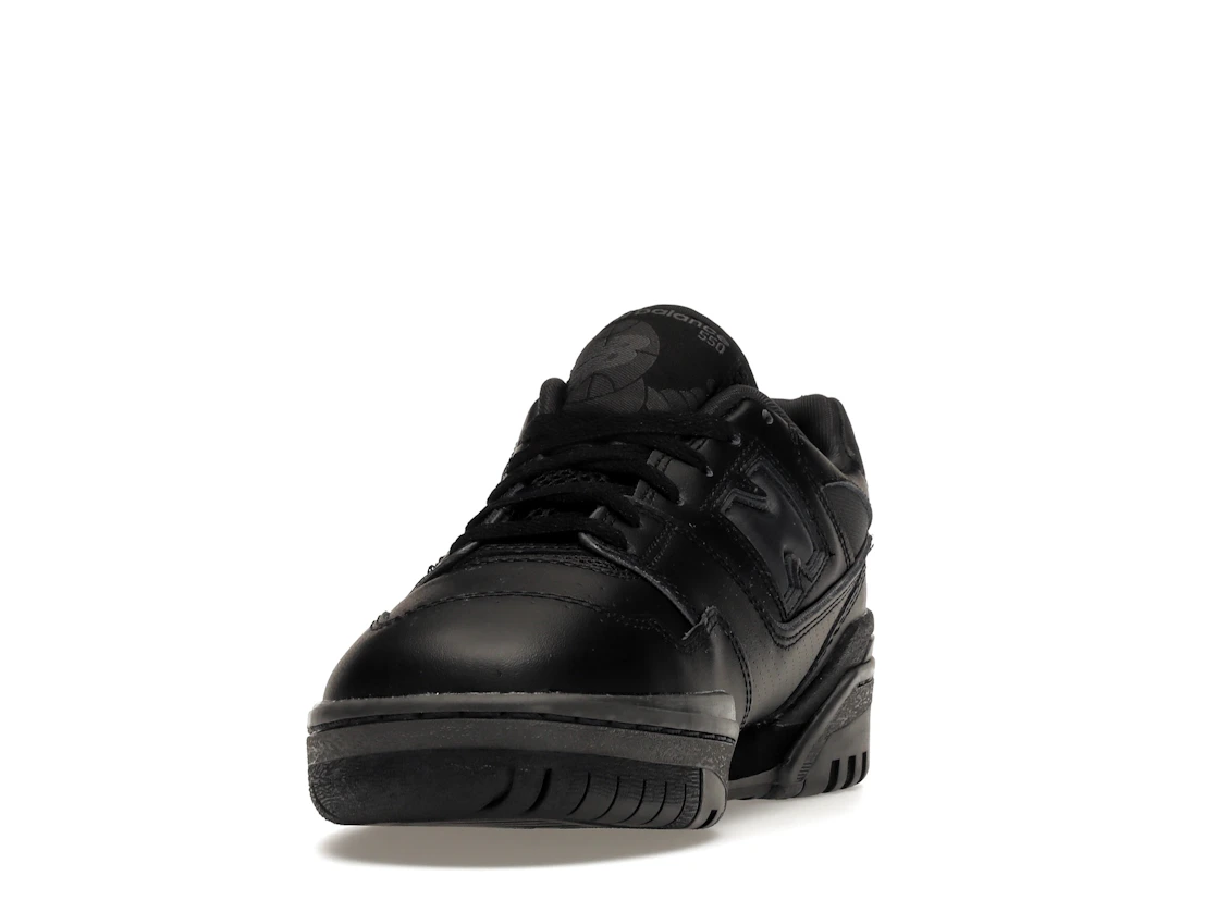 Vue 12 de New Balance 550 Triple Black