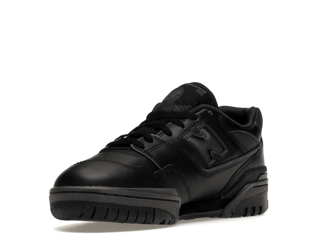 Vue 14 de New Balance 550 Triple Black