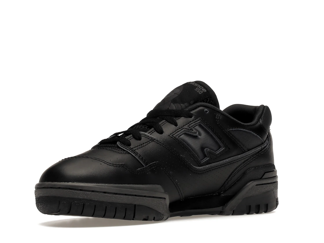 Vue 15 de New Balance 550 Triple Black