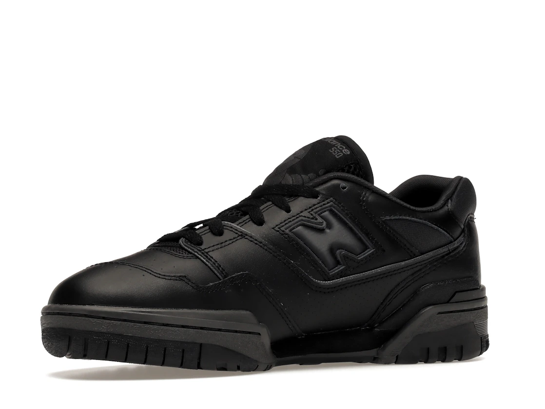 Vue 16 de New Balance 550 Triple Black