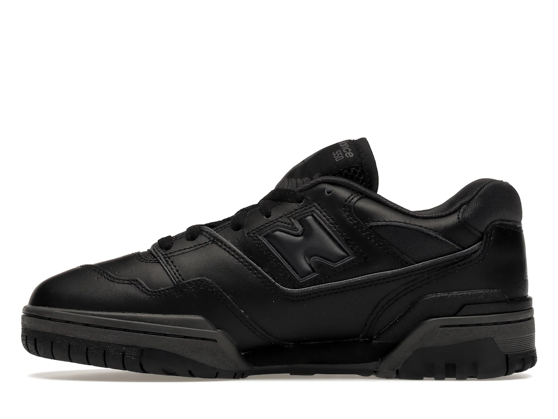 Vue 19 de New Balance 550 Triple Black