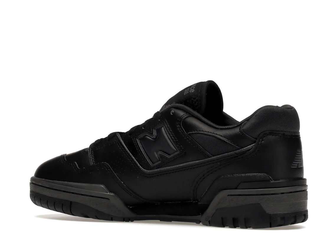 Vue 22 de New Balance 550 Triple Black