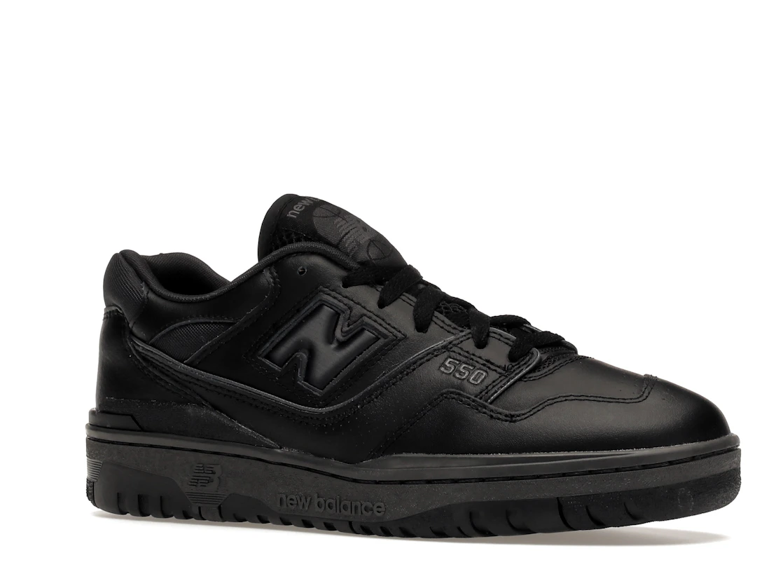 Vue 4 de New Balance 550 Triple Black