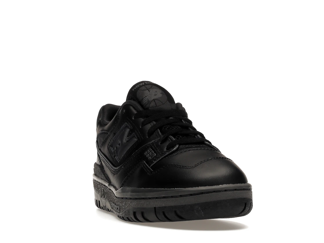 Vue 8 de New Balance 550 Triple Black