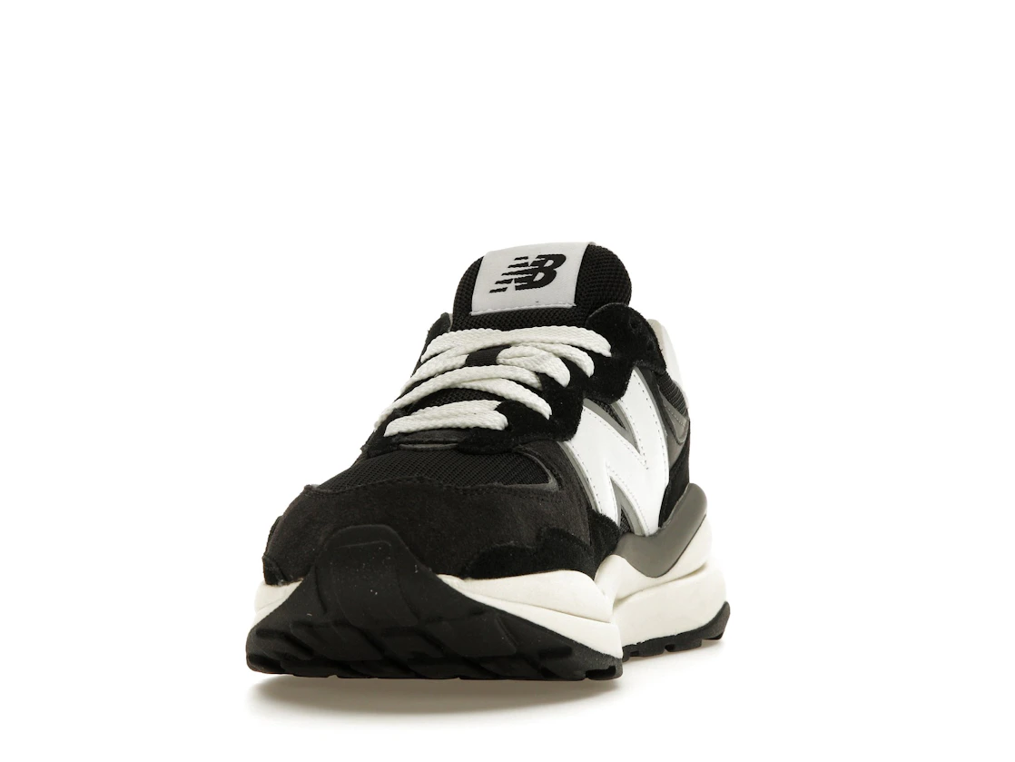 Vue 12 de New Balance 57/40 Black Sea Salt White 