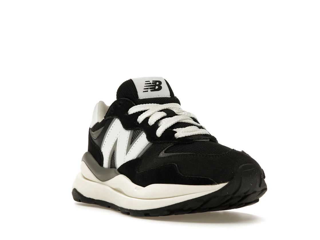 Vue 7 de New Balance 57/40 Black Sea Salt White 