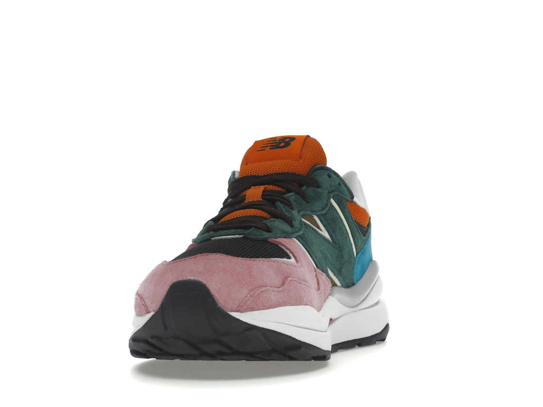 Vue 12 de New Balance 57/40 Pink Lemonade Green Black Orange