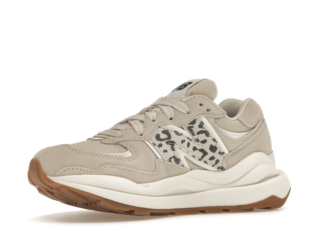 Vue 16 de New Balance 57/40 Timberwolf 