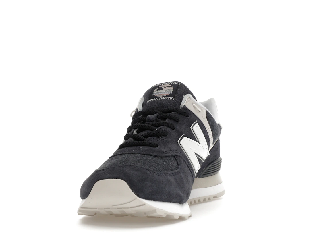 Vue 12 de New Balance 574 Fleece Navy