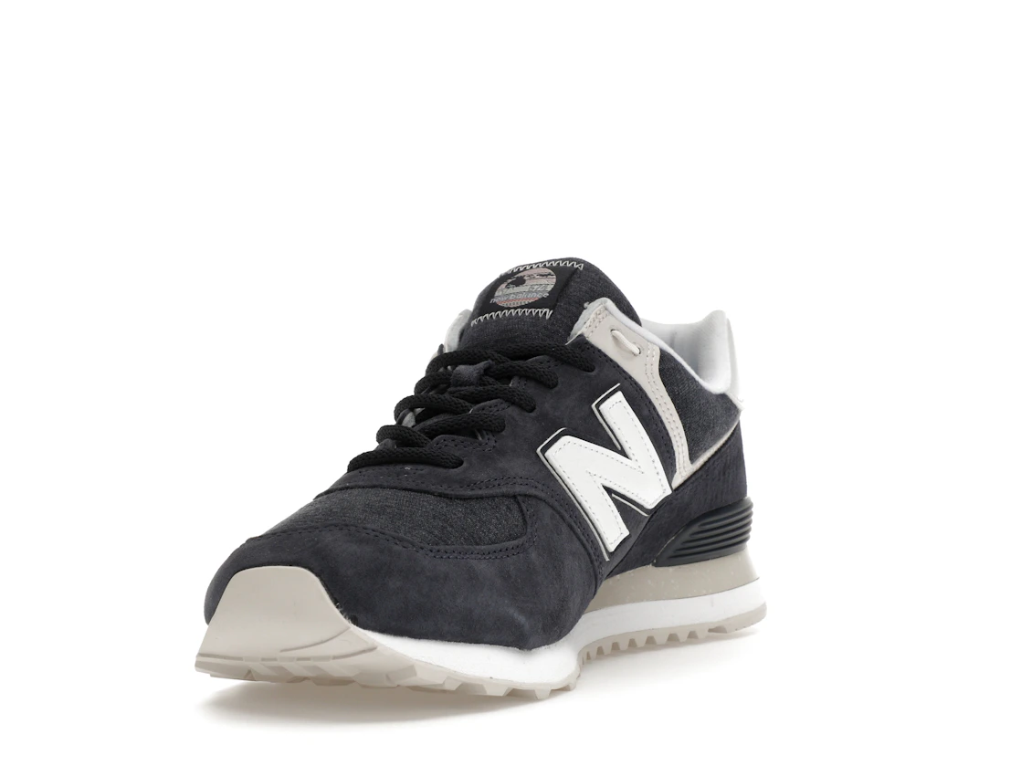 Vue 13 de New Balance 574 Fleece Navy